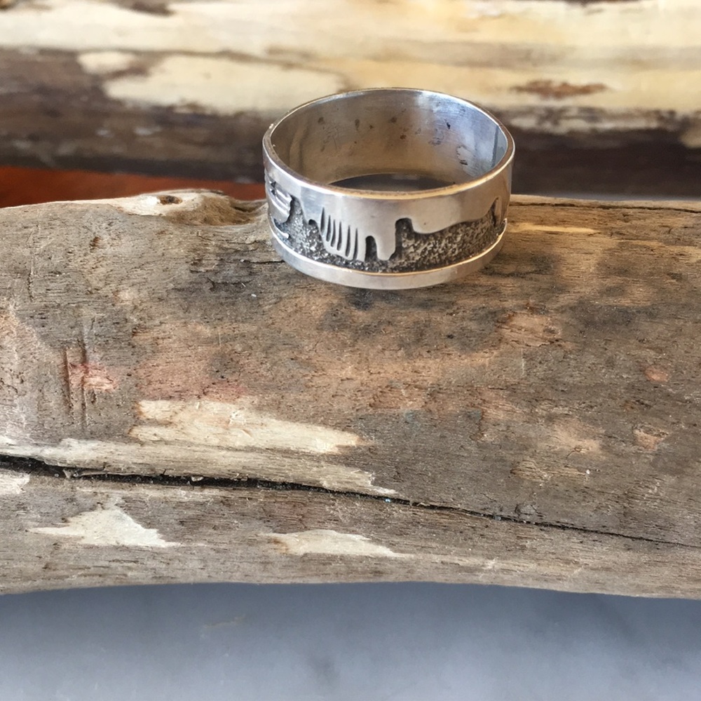 Native American Vintage Storyteller Ring Size 12 - Picture 3 of 6
